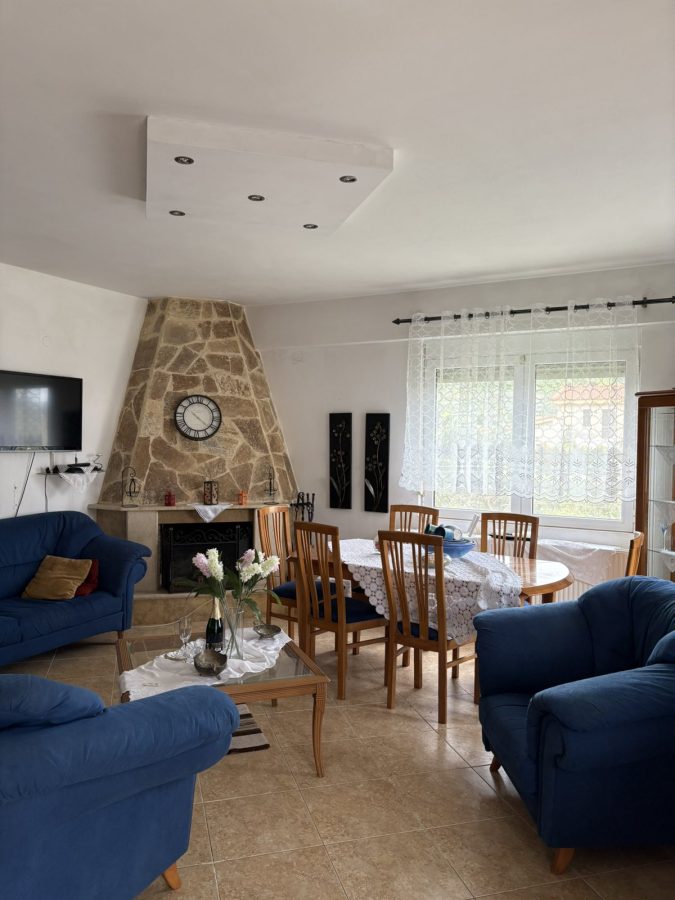 Spacious 3-Bedroom House with Garden & Mountain Views near Heraklion photo 3