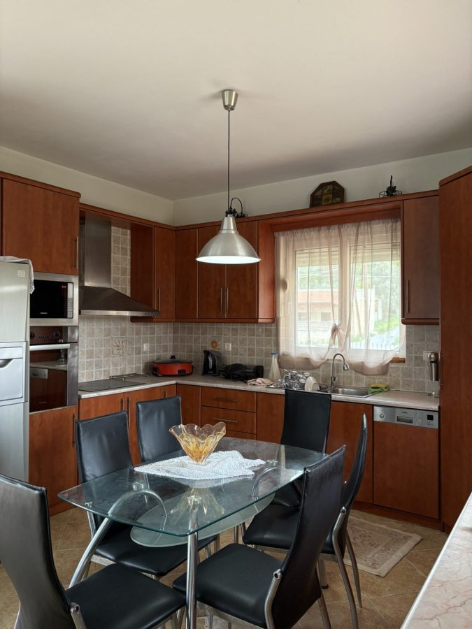 Spacious 3-Bedroom House with Garden & Mountain Views near Heraklion photo 4